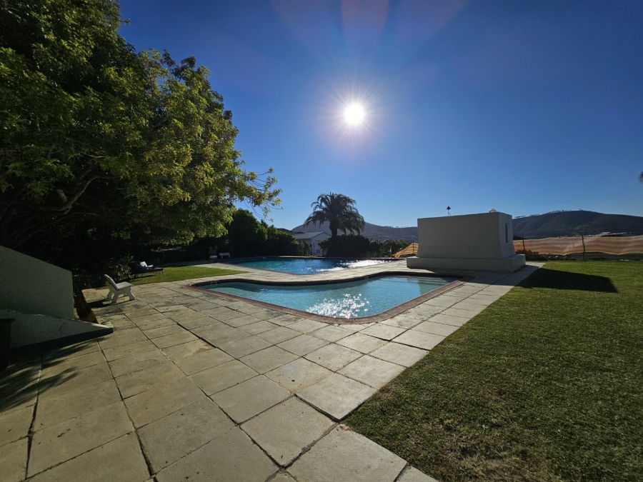 2 Bedroom Property for Sale in Vredehoek Western Cape
